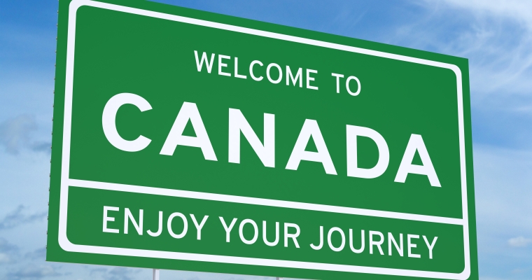 Big green Welcome to Canada sign.