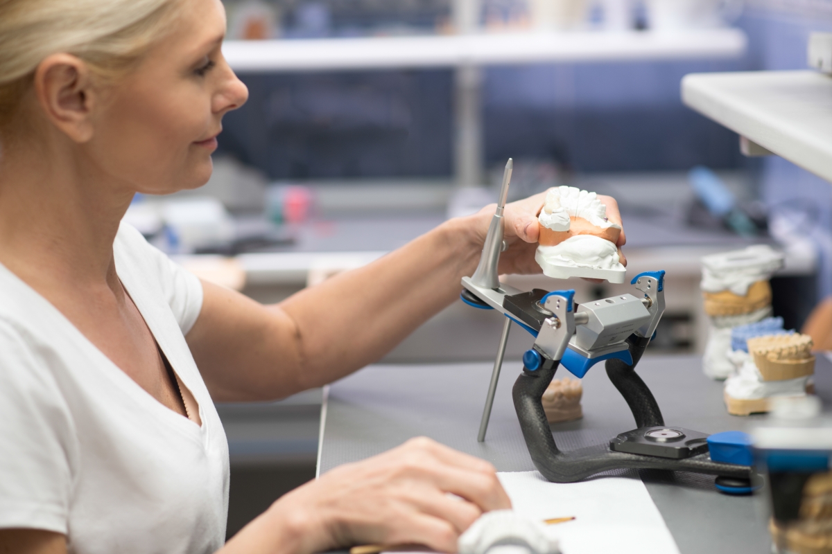 Female dental prosthesis maker