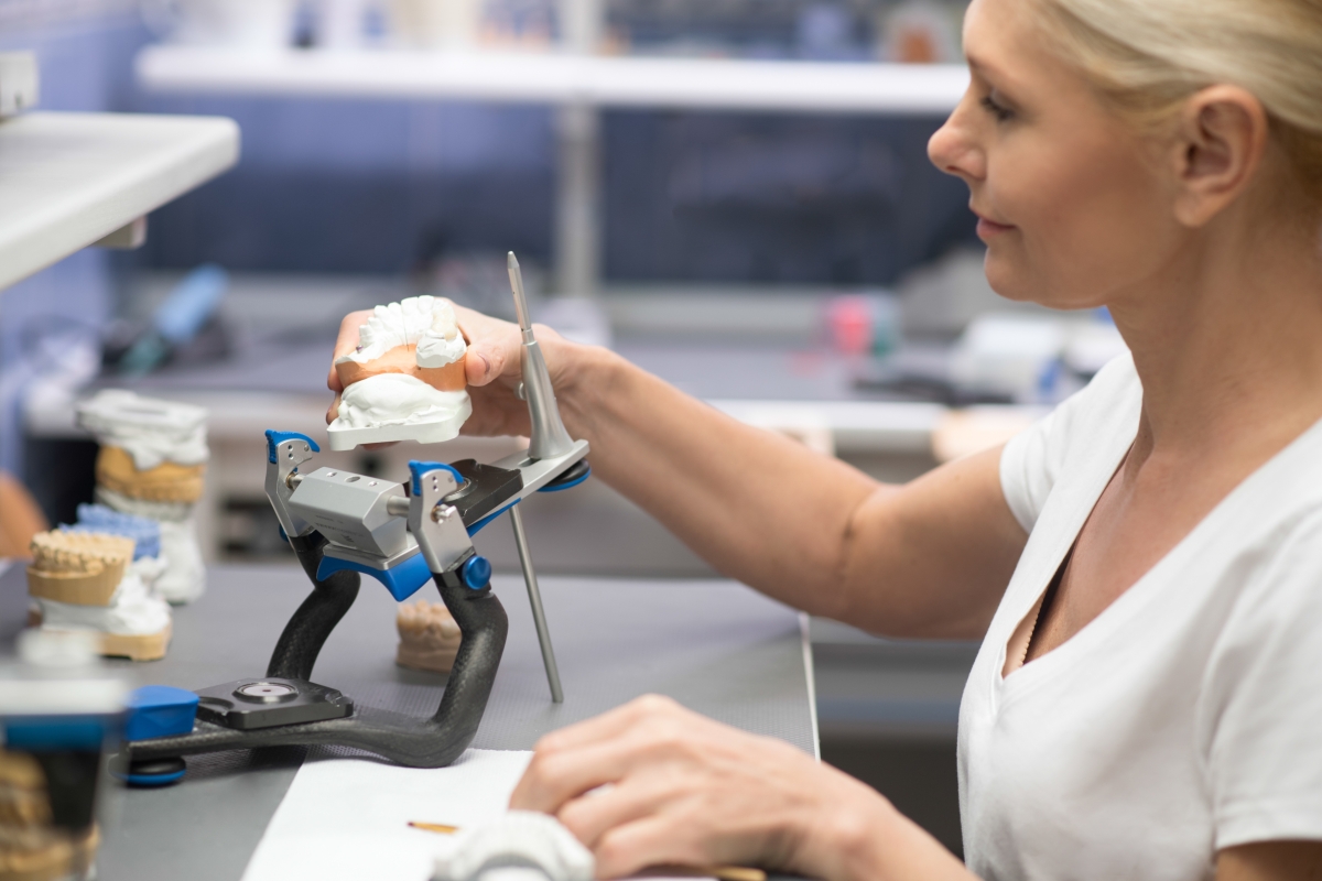 Female dental prosthesis maker